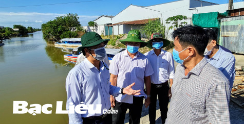 Đoàn cán bộ Sở NN&PTNT kiểm tra tình hình sản xuất ở huyện Vĩnh Lợi