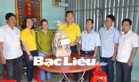 Nhà nhà vui tết