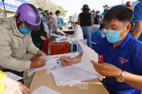 Truy vết, lấy mẫu xét nghiệm, giám sát sức khỏe người về từ tỉnh Hải Dương