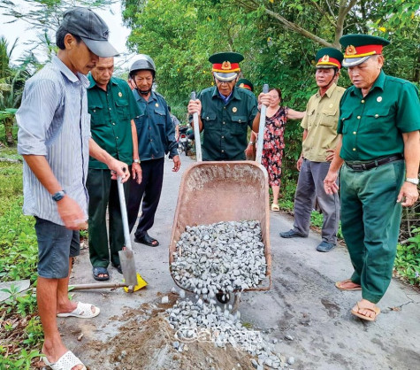 Ðội vá đường  của những cựu binh