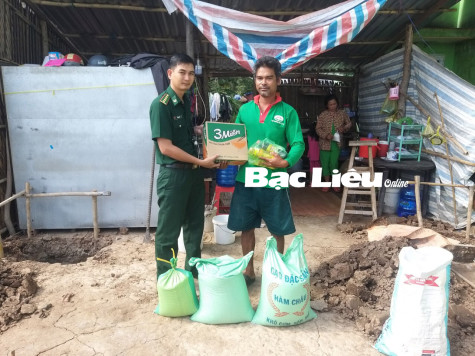 Đồn Biên phòng Nhà Mát: Cất nhà tình thương cho hộ Khmer xã Vĩnh Trạch Đông