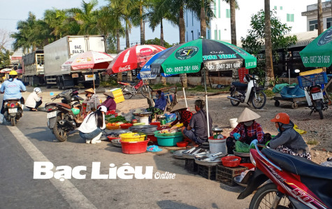 Chợ tự phát:​ Tiện lợi nhưng chưa ổn