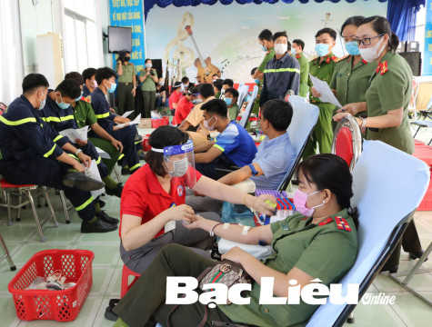 Những giọt máu nghĩa tình giữa mùa dịch COVID-19