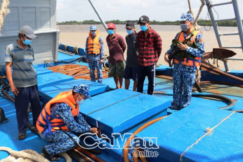 Bắt giữ tàu vận chuyển 100.000 lít dầu DO không rõ nguồn gốc