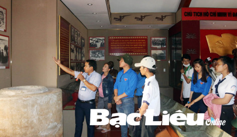 Học sử từ di tích