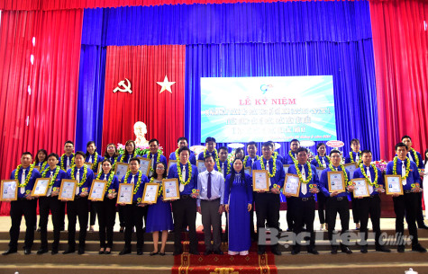 Đoàn Khối các cơ quan tỉnh: Tuyên dương cán bộ Đoàn, đoàn viên tiêu biểu và họp mặt cán bộ Đoàn qua các thời kỳ
