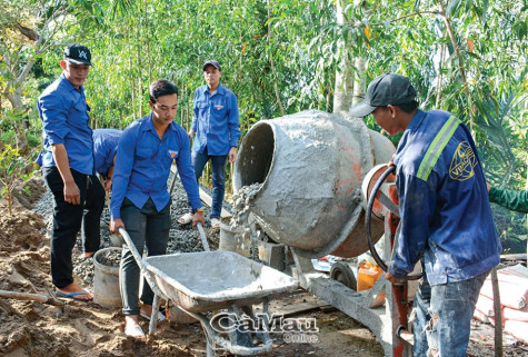 Tự hào tiến bước dưới cờ Ðảng