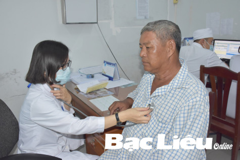 Nhiều tiện ích trong sử dụng thẻ BHYT theo mẫu mới