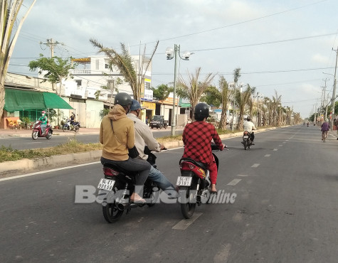 Điều khiển mô tô, xe gắn máy kéo, đẩy xe khác sẽ bị phạt
