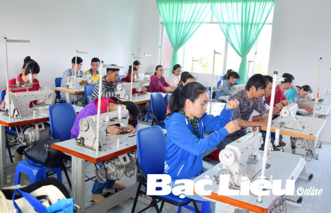 Đừng ràng buộc người trẻ bằng hôn nhân