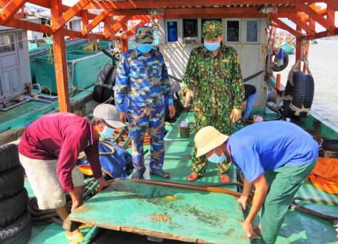 Lại phát hiện phương tiện mua bán dầu trái phép trên biển