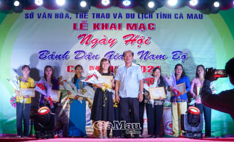 “Hội thi Bánh dân gian Nam Bộ - Cà Mau 2021”: Đội Phân bón Cà Mau - Hạt ngọc mùa vàng đoạt giải Nhất