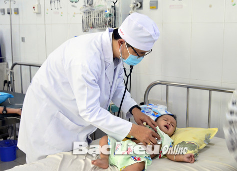 Bệnh viện Đa khoa Bạc Liêu: Cứu sống bé 7 tháng tuổi mắc bệnh tay chân miệng độ 4