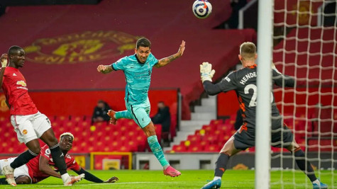 Firmino toả sáng, Liverpool ngược dòng đánh bại Man Utd