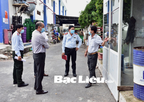 Kiểm tra việc thực hiện quy định phòng, chống dịch COVID-19 tại Siêu thị Co.opmart Bạc Liêu