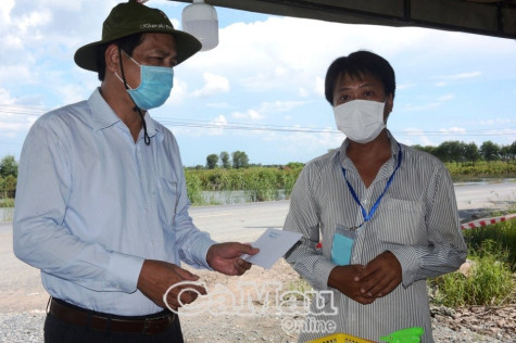 Lãnh đạo tỉnh động viên lực lượng làm nhiệm vụ tại các chốt kiểm soát dịch Covid-19
