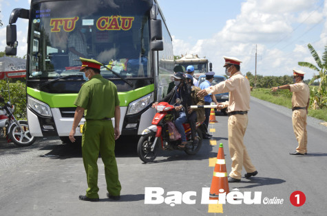 Lập chốt trên các tuyến đường bộ, đường thủy: Quyết liệt ngăn chặn dịch lọt vào địa bàn tỉnh