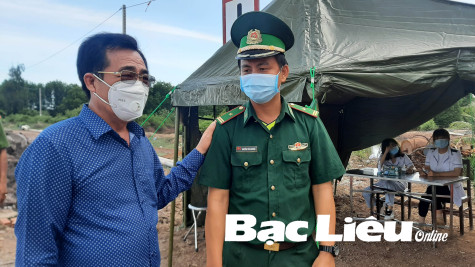 Lãnh đạo huyện Hòa Bình: Thăm và động viên lực lượng làm nhiệm vụ tại các chốt kiểm soát dịch COVID-19
