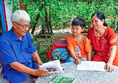 Hạt lúa, cọng rau nuôi con chữ…