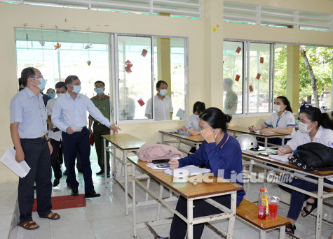 Phó Chủ tịch UBND tỉnh - Phan Thanh Duy kiểm tra cơ sở vật chất chuẩn bị cho kỳ thi tốt nghiệp THPT 2021