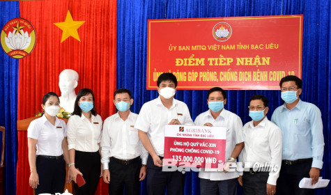 Ngân hàng NN&PTNT (Agribank) chi nhánh Bạc Liêu ủng hộ thêm 135 triệu đồng cho quỹ vắc-xin phòng, chống dịch COVID-19
