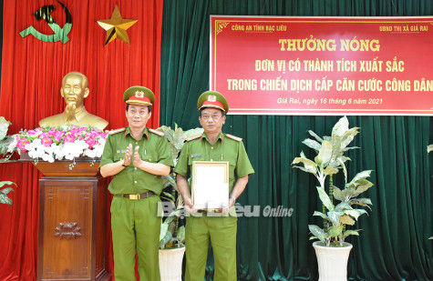 Công an tỉnh: Thưởng nóng Công an TX. Giá Rai có thành tích xuất sắc trong chiến dịch cấp Căn cước công dân