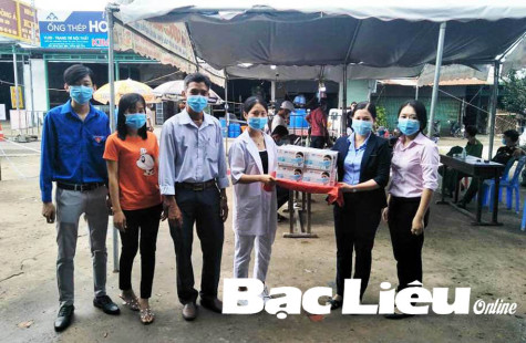 Hội LHPN TP. Bạc Liêu:  Thăm và tặng quà tại 6 chốt kiểm soát dịch bệnh COVID-19