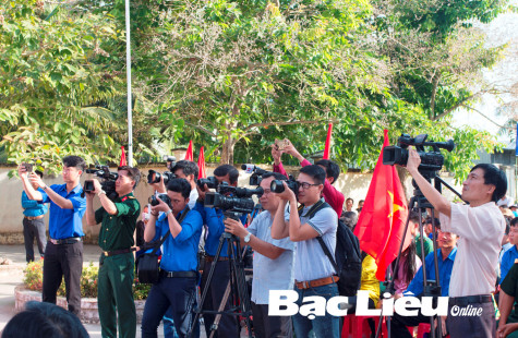 Giữ cho "bút sắc, lòng trong"