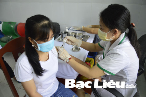 Triển khai tiêm mũi 2 cho đối tượng tham gia trực tiếp chống dịch COVID-19