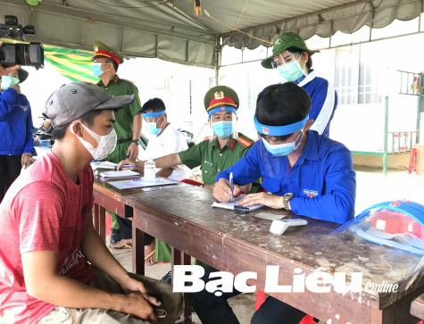 Màu áo xanh xung kích trên mọi mặt trận