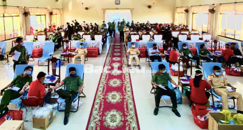 Những giọt máu nghĩa tình trong mùa dịch