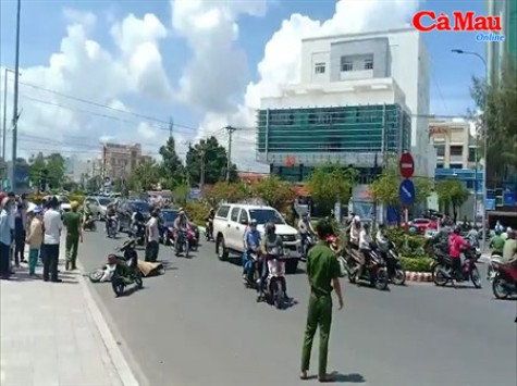 Va chạm xe tải, thanh niên đi xe máy tử vong tại chỗ