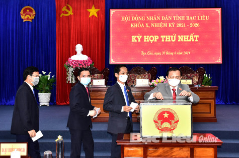 Đồng chí Lữ Văn Hùng - Bí thư Tỉnh ủy, Chủ tịch HĐND tỉnh khóa X: HĐND, UBND khóa X phải biết chọn những khâu đột phá để thúc đẩy phát triển toàn diện của tỉnh
