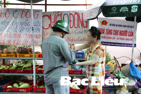 Chợ tình thương