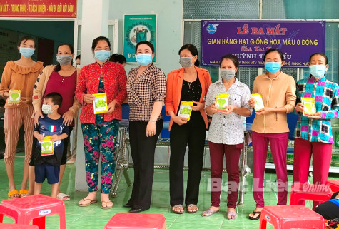 Ra mắt “Gian hàng hạt giống hoa màu 0 đồng”