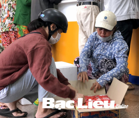 Quà người quê tiếp sức Sài Gòn