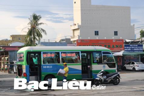 Nguy cơ lây nhiễm COVID-19 từ nhân viên giao hàng, lái xe