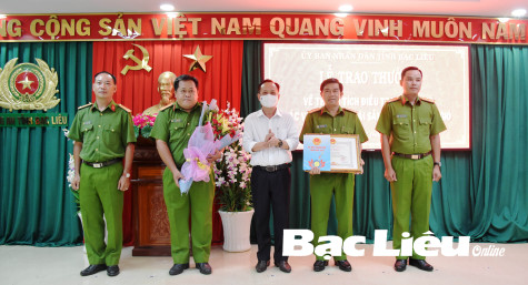 Thưởng nóng 100 triệu đồng cho Ban chuyên án triệt phá các vụ trộm cắp tài sản tại công trình điện gió