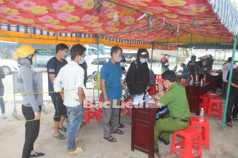 Chủ tịch UBND tỉnh chỉ đạo: Không được “ngăn sông cấm chợ” đối với việc di chuyển nội tỉnh