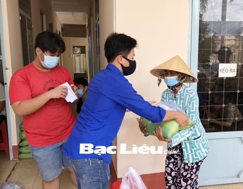 Tấm lòng của tuổi trẻ dành cho lao động nghèo