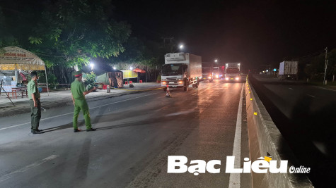 Trắng đêm kiên trì bám chốt chống dịch