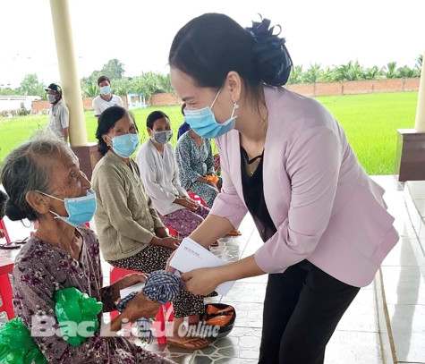 Hội LHPN tỉnh: Hỗ trợ 250 hội viên và người dân bị ảnh hưởng bởi dịch COVID-19