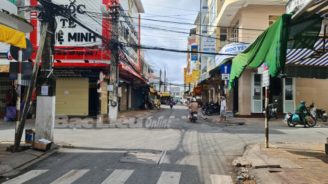 Ngày đầu thực hiện Chỉ thị 16: Chợ, siêu thị vẫn mở cửa nhưng ít người mua