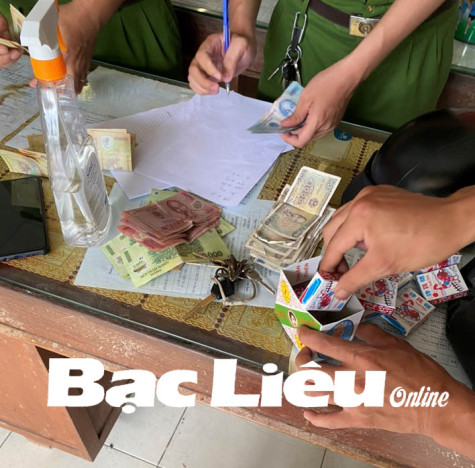 Tụ tập đánh bài, ăn nhậu trong thời gian thực hiện giãn cách xã hội: Hành vi đáng phê phán