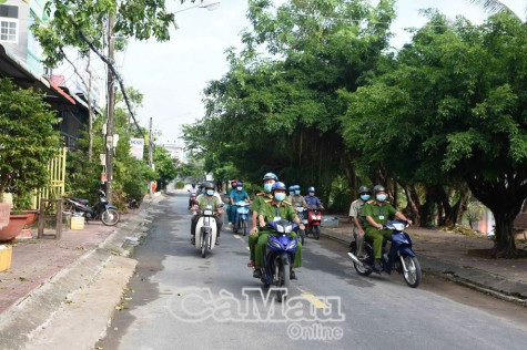 Tăng cường kiểm tra người dân ra đường