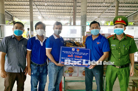 Ngân hàng BIDV - Chi nhánh Bạc Liêu: Thăm, tặng quà các chốt kiểm soát dịch bệnh COVID-19