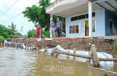 Cảnh báo sạt lở bờ sông