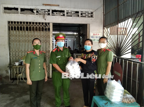 Hàng ngàn suất cơm tặng các chốt kiểm soát phòng, chống dịch trên địa bàn TP. Bạc Liêu