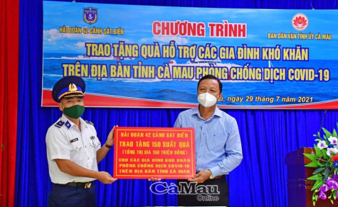 Vùng Cảnh sát biển 4 chia sẻ với bà con khó khăn