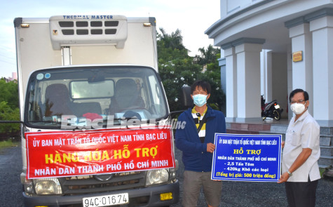Bạc Liêu chuyển hàng hóa ủng hộ Nhân dân TP. Hồ Chí Minh đợt thứ 3